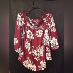 Maroon Signature Studio top/small